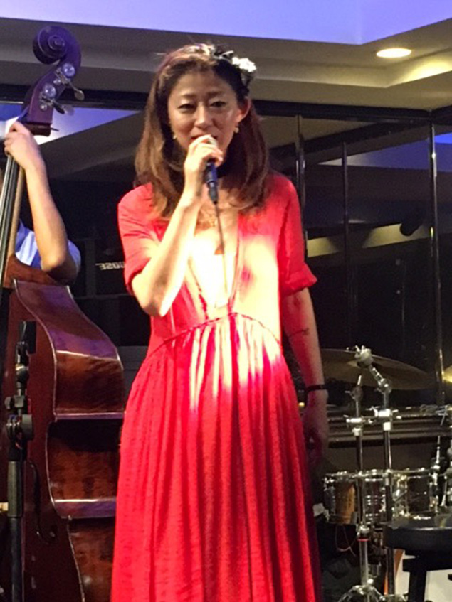 ボサノバシンガー(日本人歌手)倉橋圓佳(MADOKA まどか)｜ボサノヴァ・Bossa Nova(ボサノバ＆ジャズ)のBossa Nova Jazz Music MADOKA(まどか）のスライドショー写真