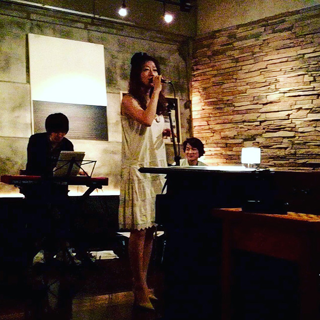 ボサノバシンガー(日本人歌手)倉橋圓佳(MADOKA まどか)｜ボサノヴァ・Bossa Nova(ボサノバ＆ジャズ)のBossa Nova Jazz Music MADOKA(まどか）のスライドショー写真